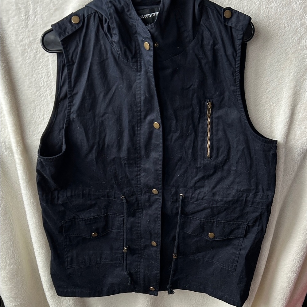 Zenana outfitters navy blue Sleeveless Hooded Jacket size 1x like new two